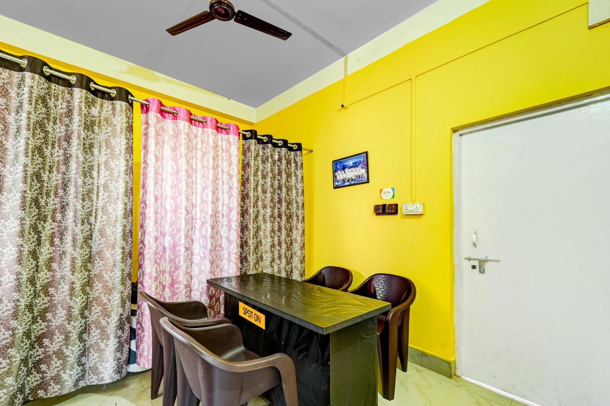 Hotel O Home Trimurti Guest House Гувахати Экстерьер фото